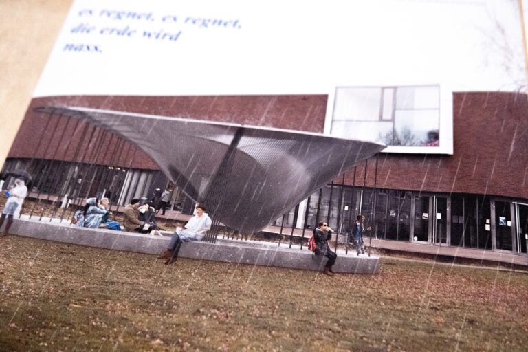 Visualisation of a funnel-shaped pavilion in front of the MSA building